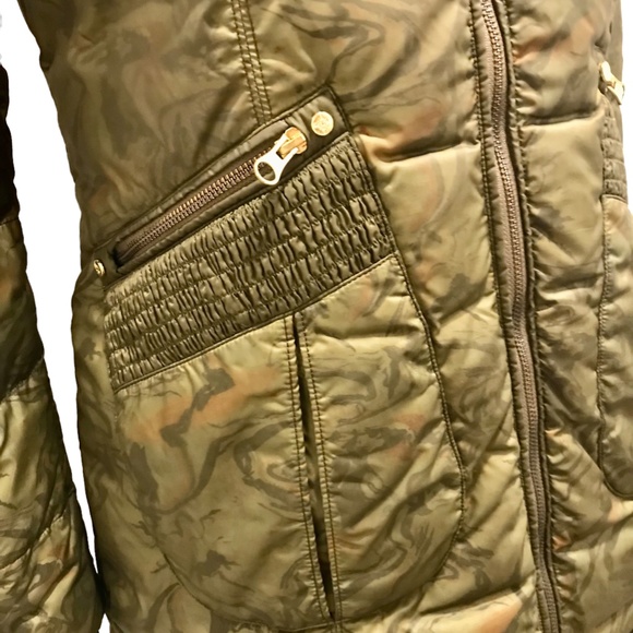 Luxury Parka designed by Margarita Voultsos - Head Designer of Canada Goose - Picture 6 of 7